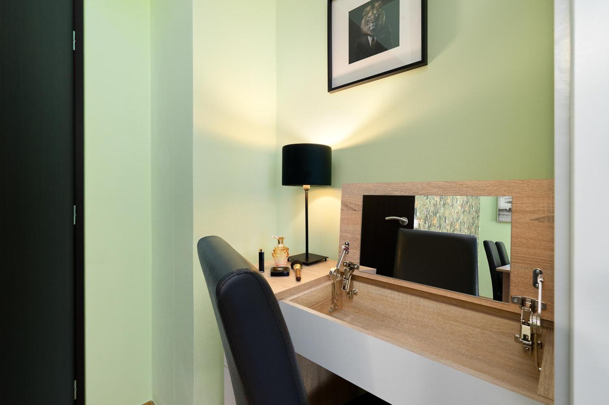 Oasis Apartments At Charles Square ปราก ภายนอก รูปภาพ