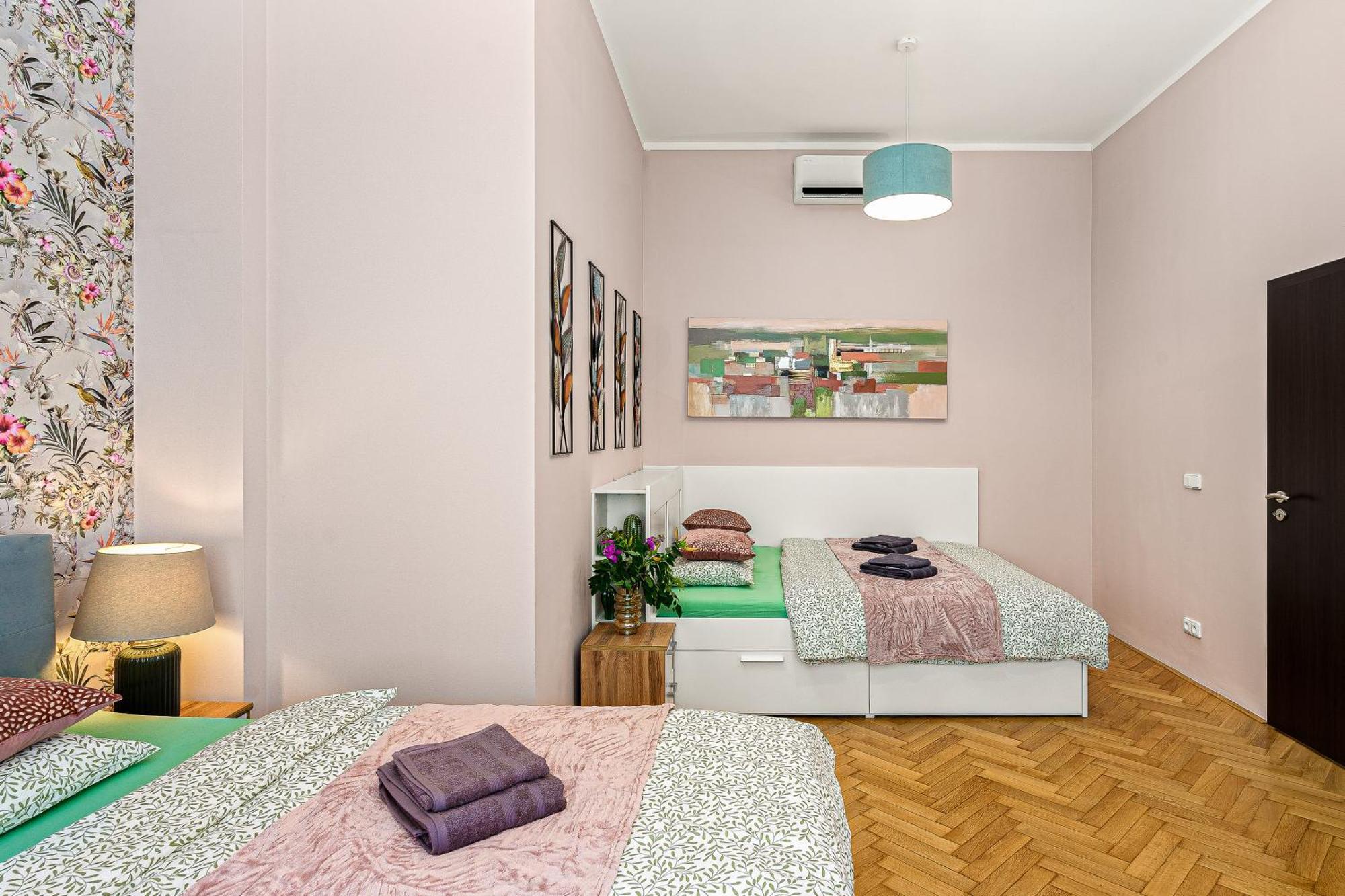 Oasis Apartments At Charles Square ปราก ภายนอก รูปภาพ